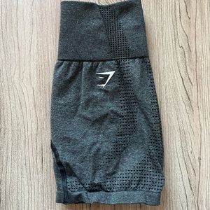 Dark gray vital seamless 2.0 shorts. Size small. Great condition